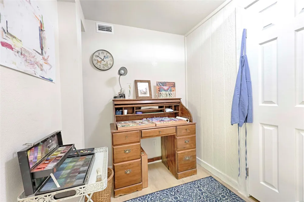 207 Hickory Drive Sheridan, TX 77475