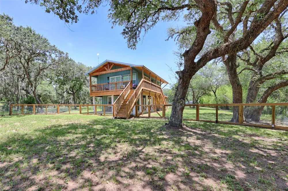 207 Hickory Drive Sheridan, TX 77475