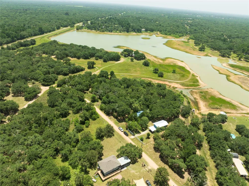 207 Hickory Drive Sheridan, TX 77475