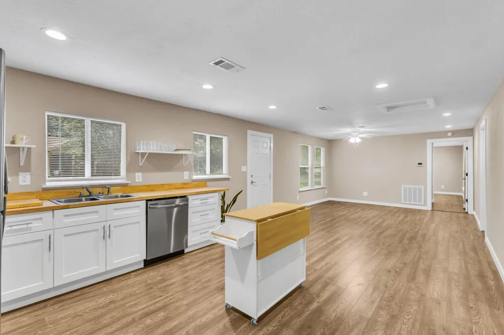 1007 S Pecan Street Woodville, TX 75979
