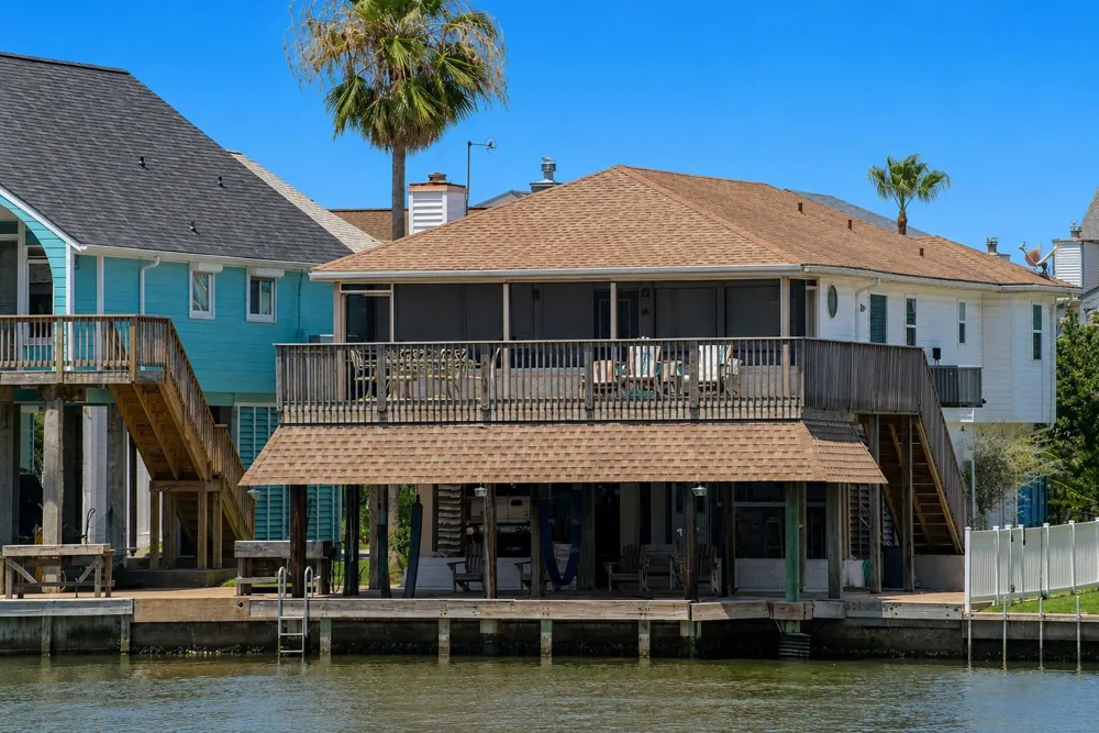 238 Bamaku Bend Tiki Island, TX 77554