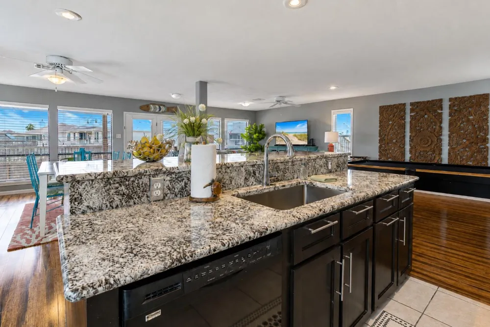 238 Bamaku Bend Tiki Island, TX 77554