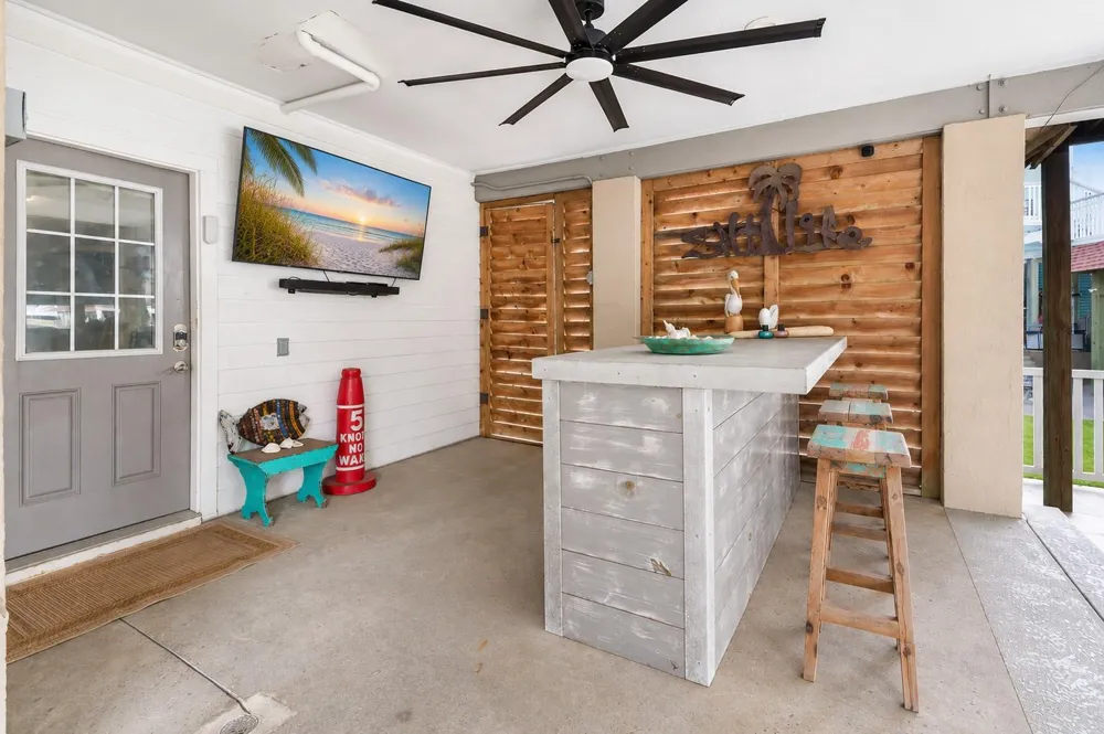 238 Bamaku Bend Tiki Island, TX 77554