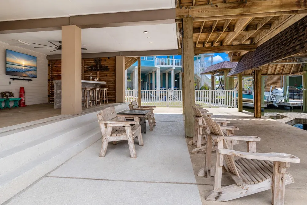 238 Bamaku Bend Tiki Island, TX 77554