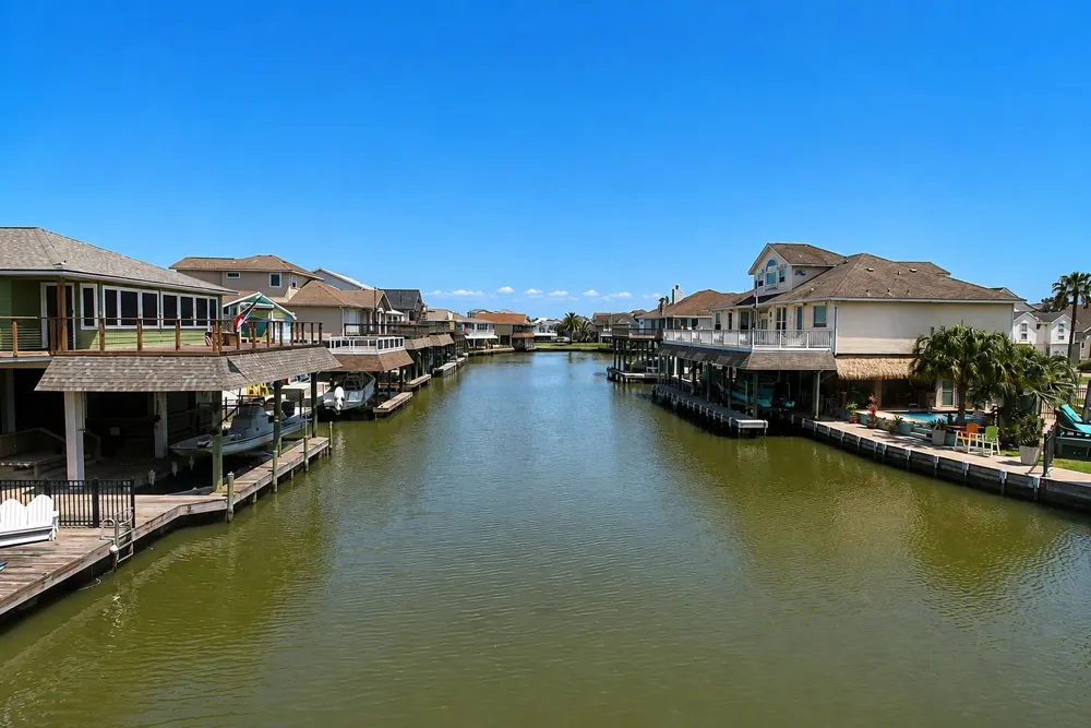 238 Bamaku Bend Tiki Island, TX 77554