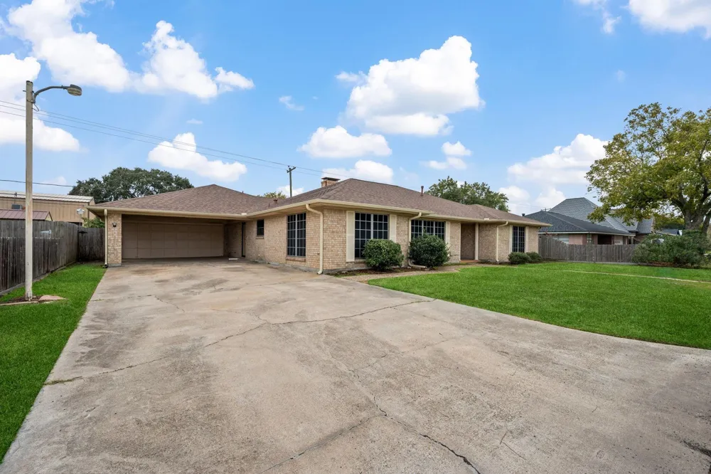 8022 Bayside Boulevard Beach City, TX 77523