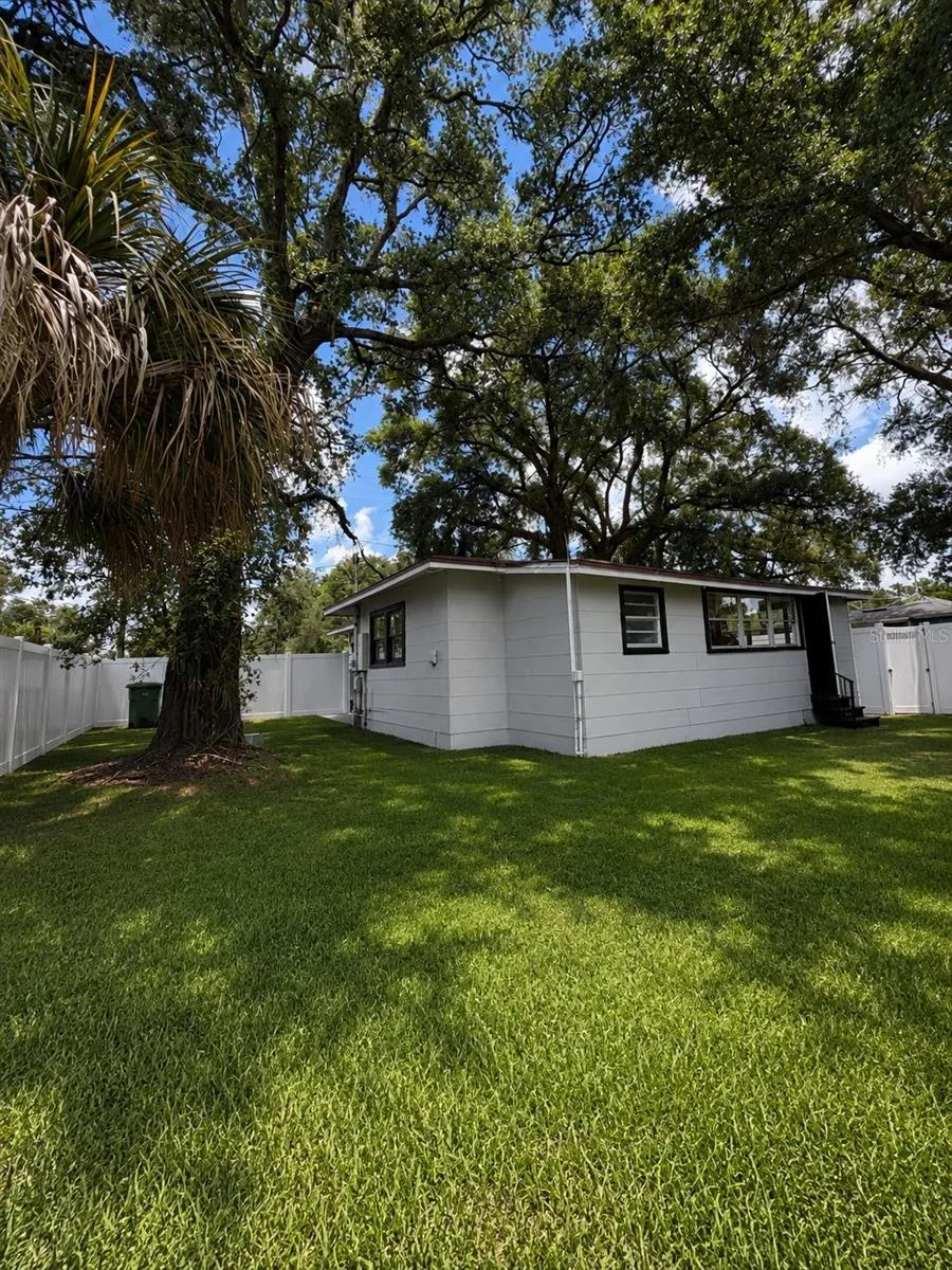 1221 E DR MARTIN LUTHER KING JR BOULEVARD Tampa, FL 33603