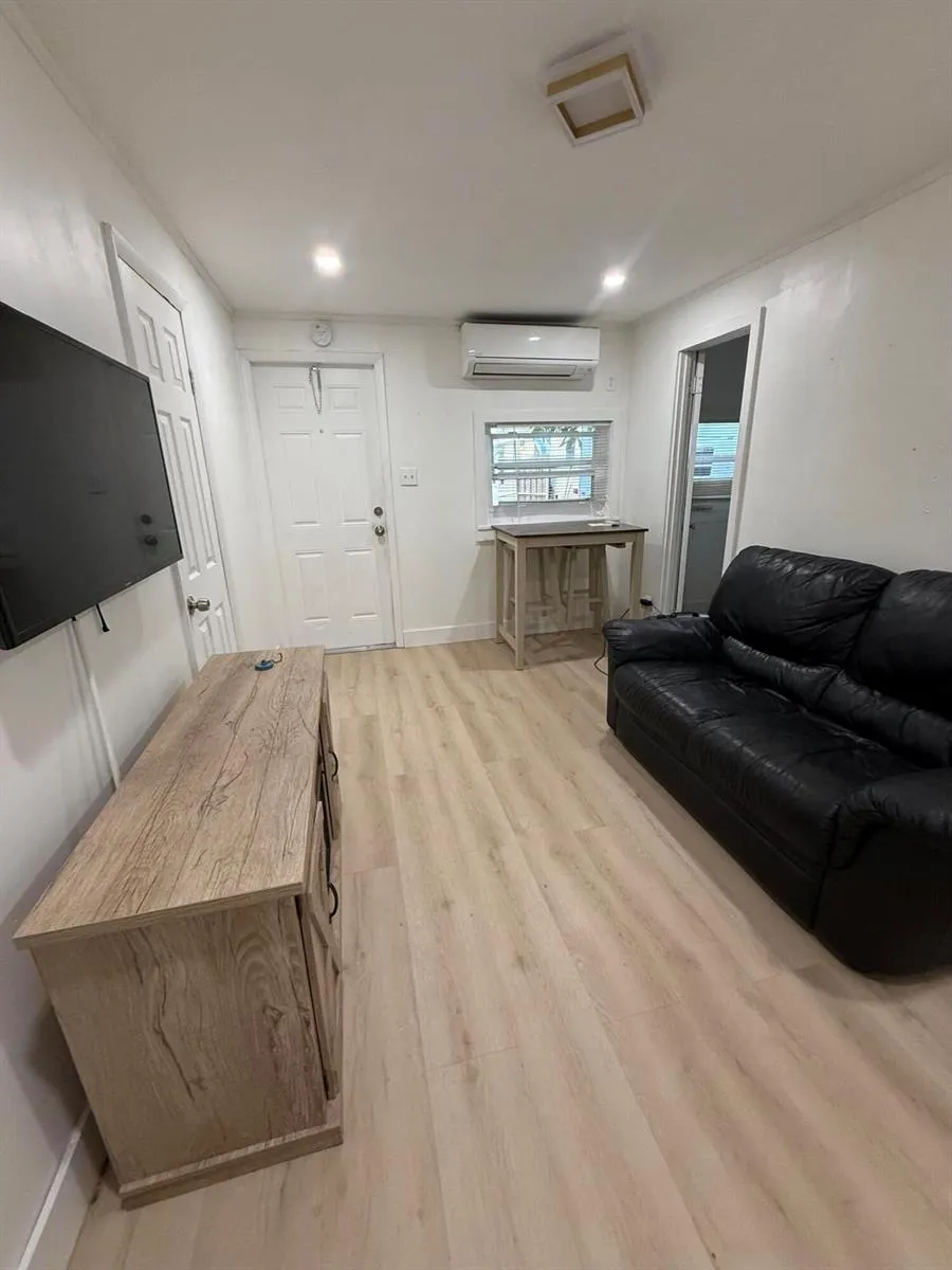 51 SW 13TH STREET Dania Beach, FL 33004