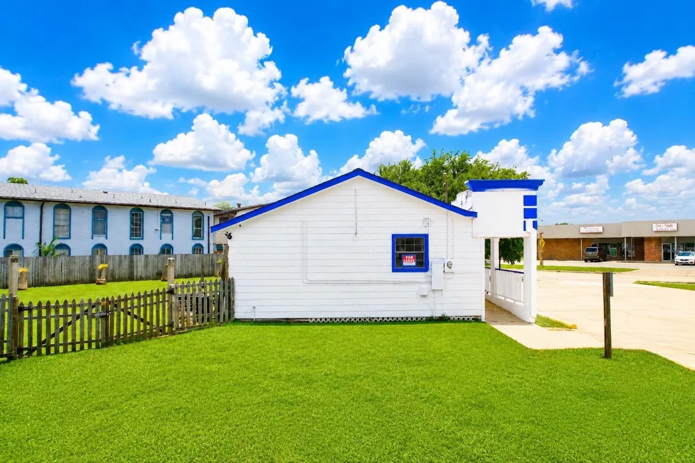 2321 Burke Road Pasadena, TX 77502