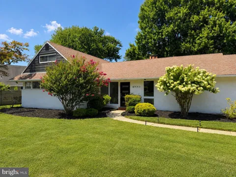 7900 IVY LANE