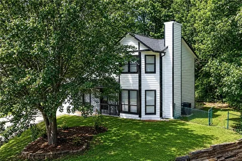 556 Sunfield Drive NW