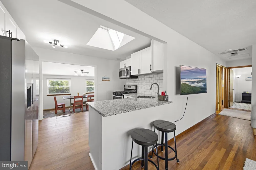 34 LAKE SINGLETON COURT Tuckerton, NJ 08087