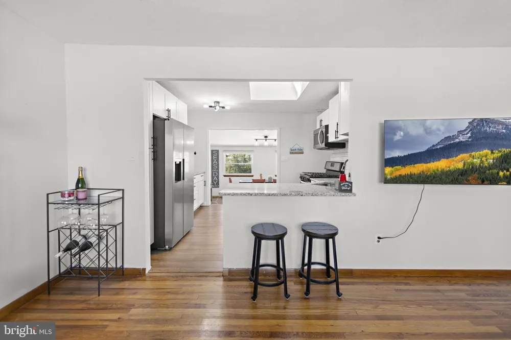 34 LAKE SINGLETON COURT Tuckerton, NJ 08087
