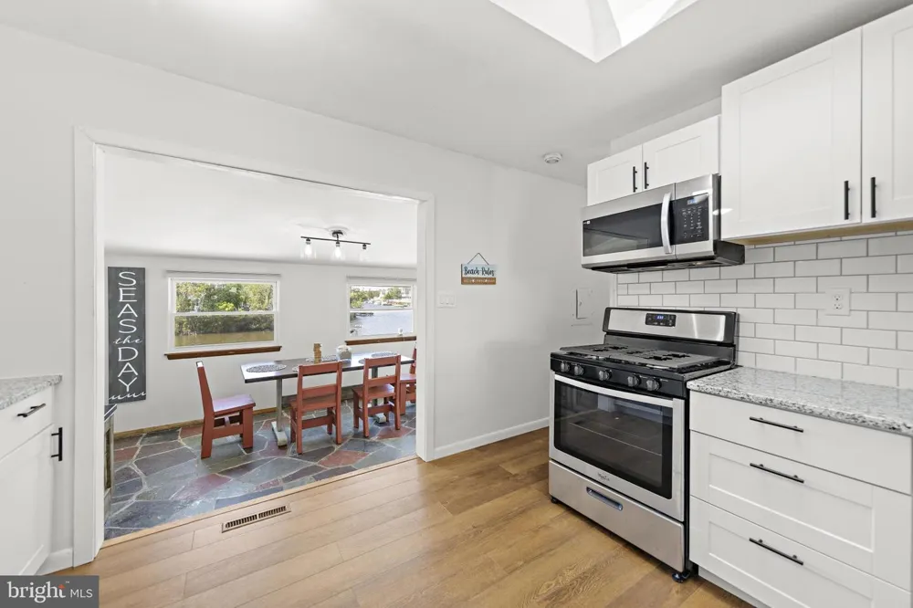 34 LAKE SINGLETON COURT Tuckerton, NJ 08087