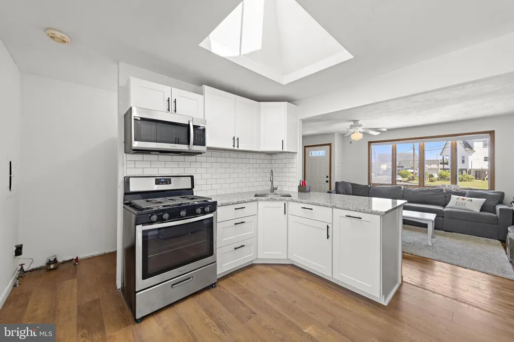 34 LAKE SINGLETON COURT Tuckerton, NJ 08087