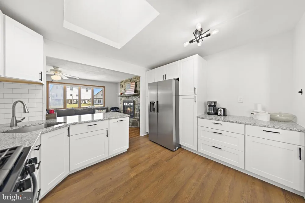 34 LAKE SINGLETON COURT Tuckerton, NJ 08087