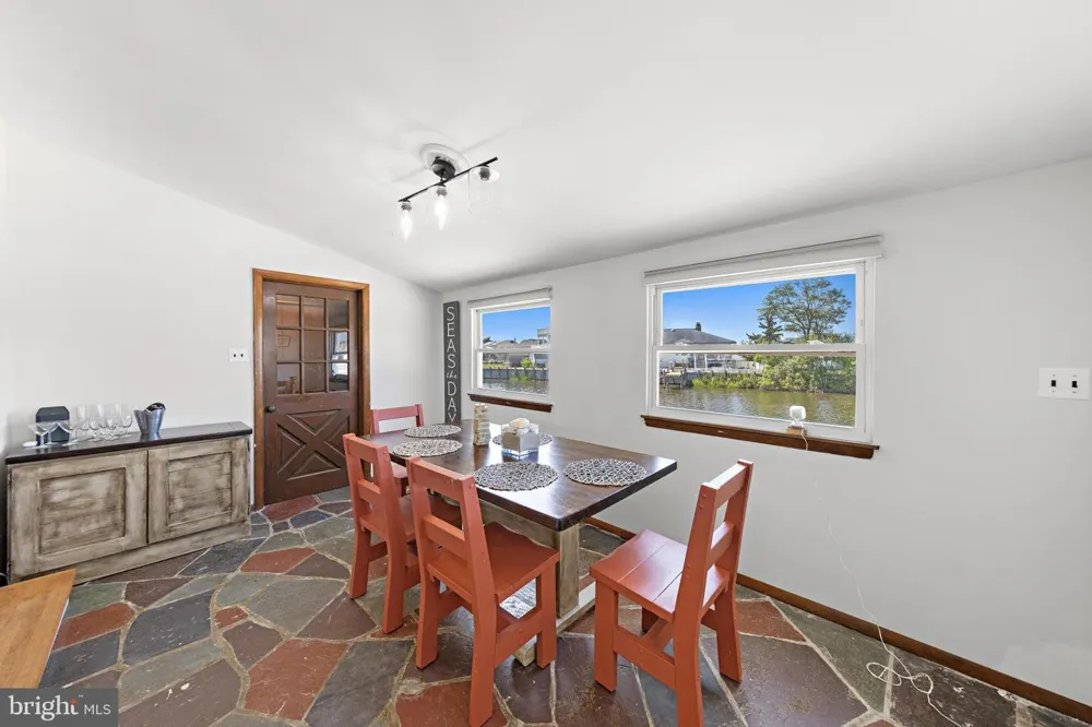 34 LAKE SINGLETON COURT Tuckerton, NJ 08087