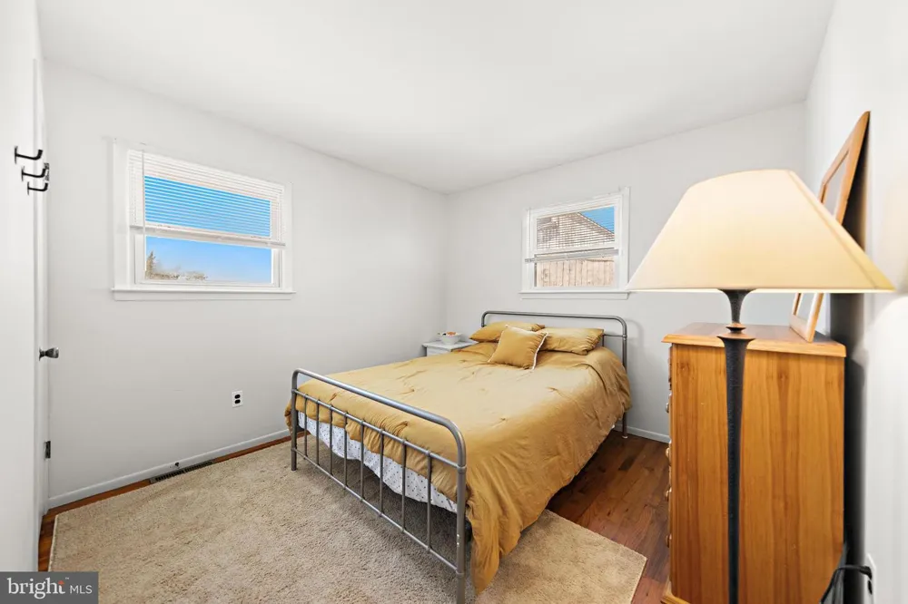 34 LAKE SINGLETON COURT Tuckerton, NJ 08087