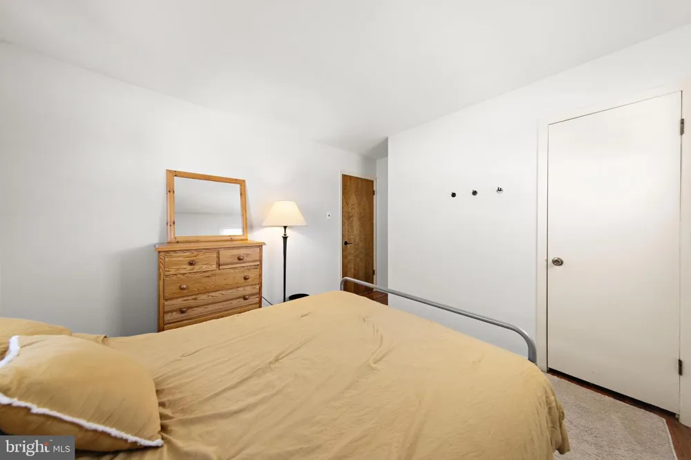 34 LAKE SINGLETON COURT Tuckerton, NJ 08087