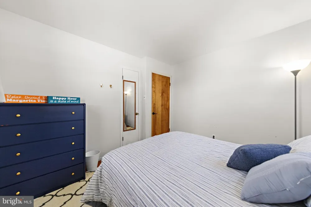 34 LAKE SINGLETON COURT Tuckerton, NJ 08087