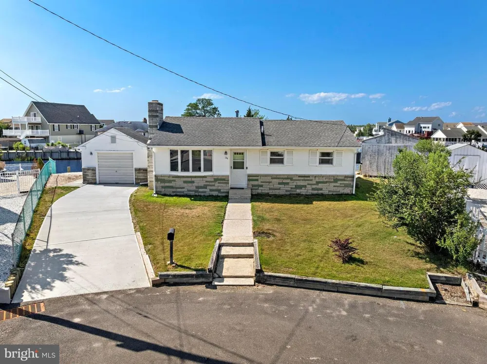 34 LAKE SINGLETON COURT Tuckerton, NJ 08087