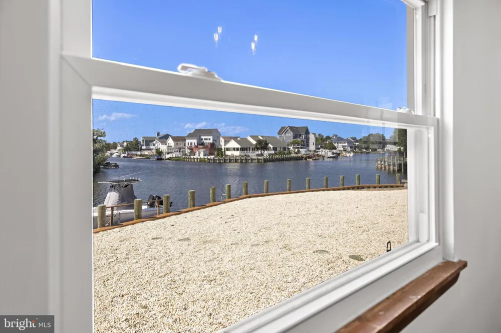 34 LAKE SINGLETON COURT Tuckerton, NJ 08087