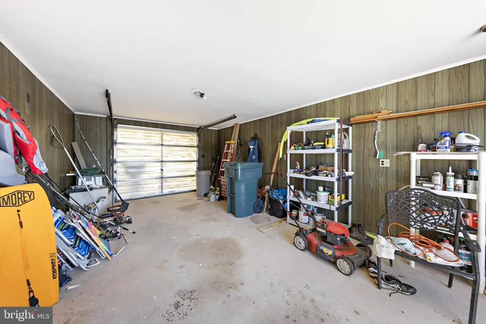 34 LAKE SINGLETON COURT Tuckerton, NJ 08087