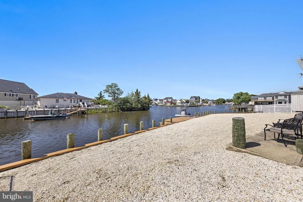 34 LAKE SINGLETON COURT Tuckerton, NJ 08087