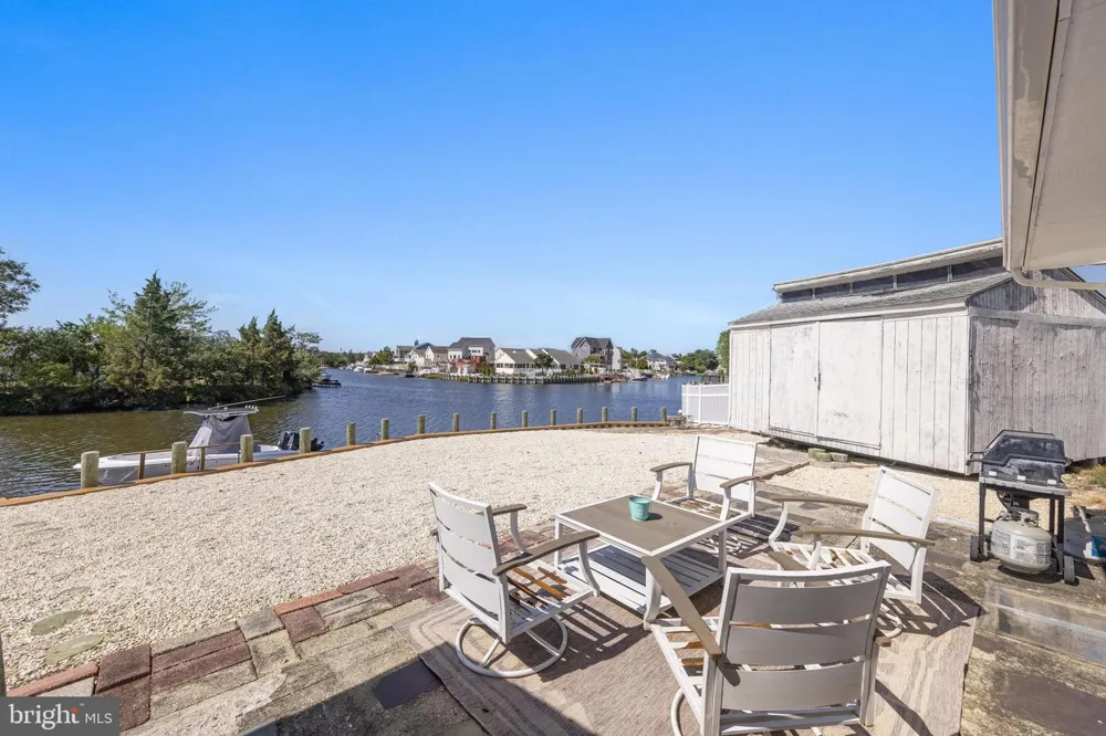 34 LAKE SINGLETON COURT Tuckerton, NJ 08087