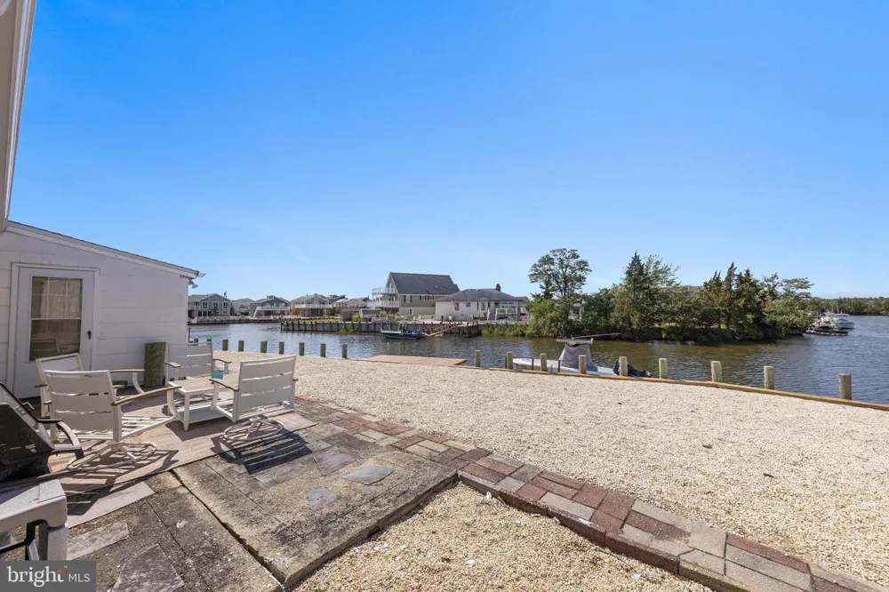 34 LAKE SINGLETON COURT Tuckerton, NJ 08087