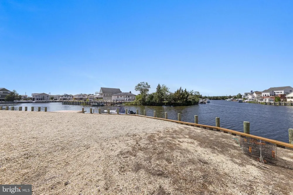 34 LAKE SINGLETON COURT Tuckerton, NJ 08087