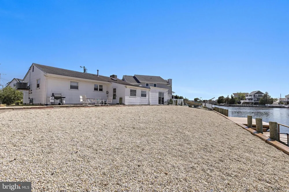 34 LAKE SINGLETON COURT Tuckerton, NJ 08087