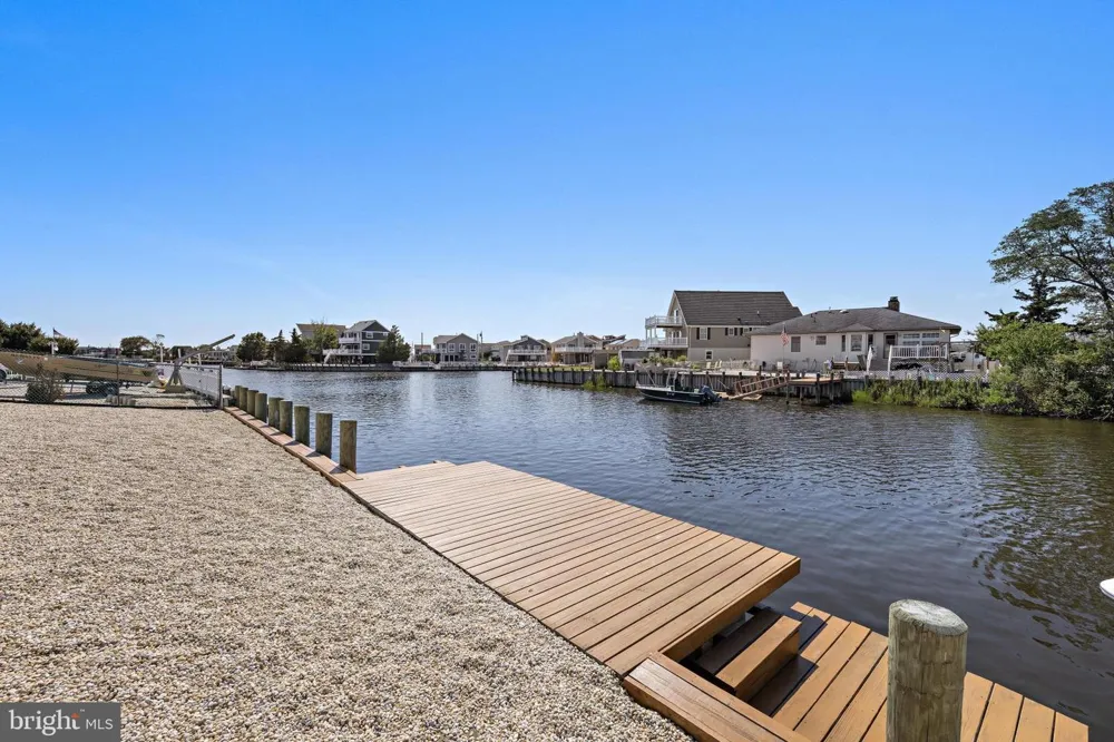 34 LAKE SINGLETON COURT Tuckerton, NJ 08087