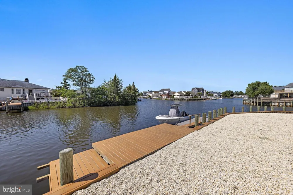 34 LAKE SINGLETON COURT Tuckerton, NJ 08087