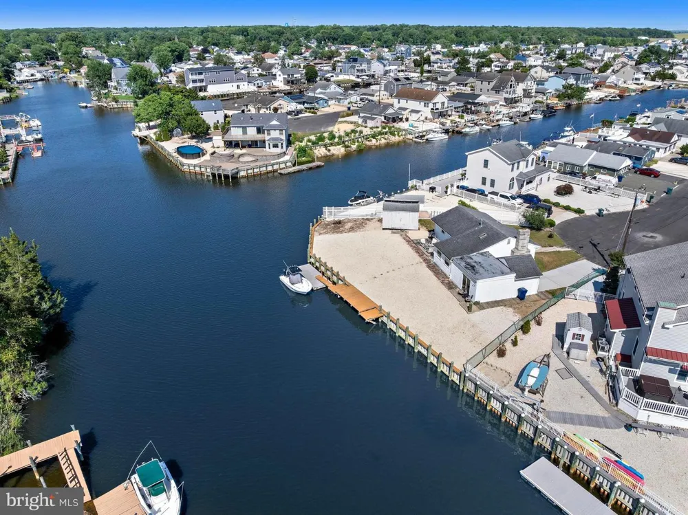 34 LAKE SINGLETON COURT Tuckerton, NJ 08087