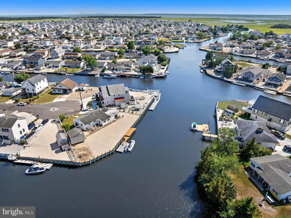 34 LAKE SINGLETON COURT Tuckerton, NJ 08087