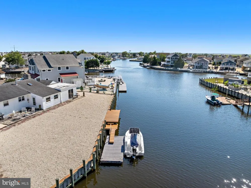34 LAKE SINGLETON COURT Tuckerton, NJ 08087