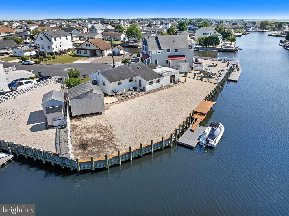 34 LAKE SINGLETON COURT Tuckerton, NJ 08087