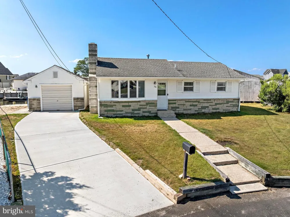34 LAKE SINGLETON COURT Tuckerton, NJ 08087