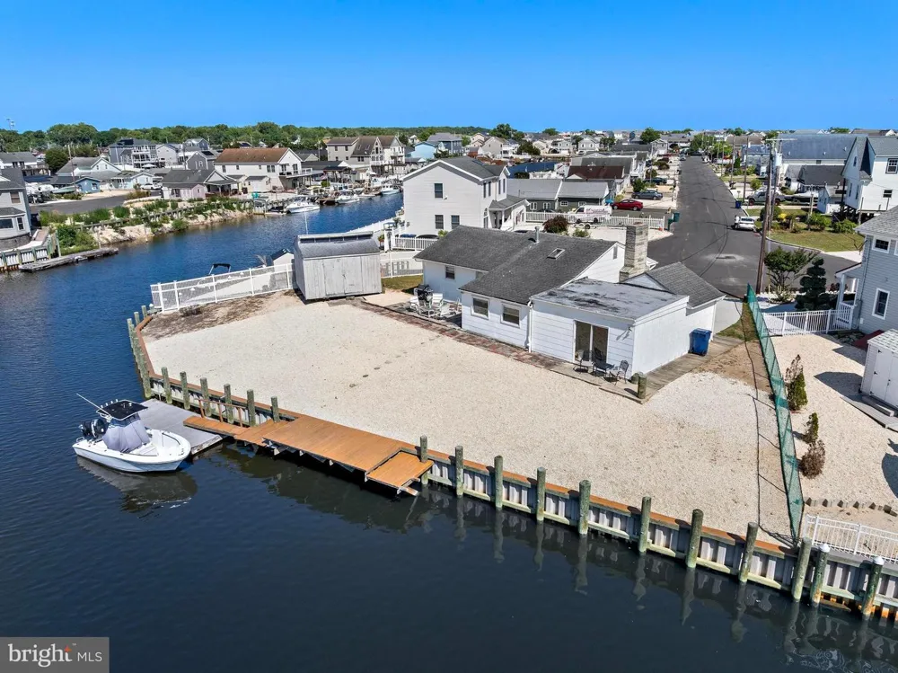 34 LAKE SINGLETON COURT Tuckerton, NJ 08087