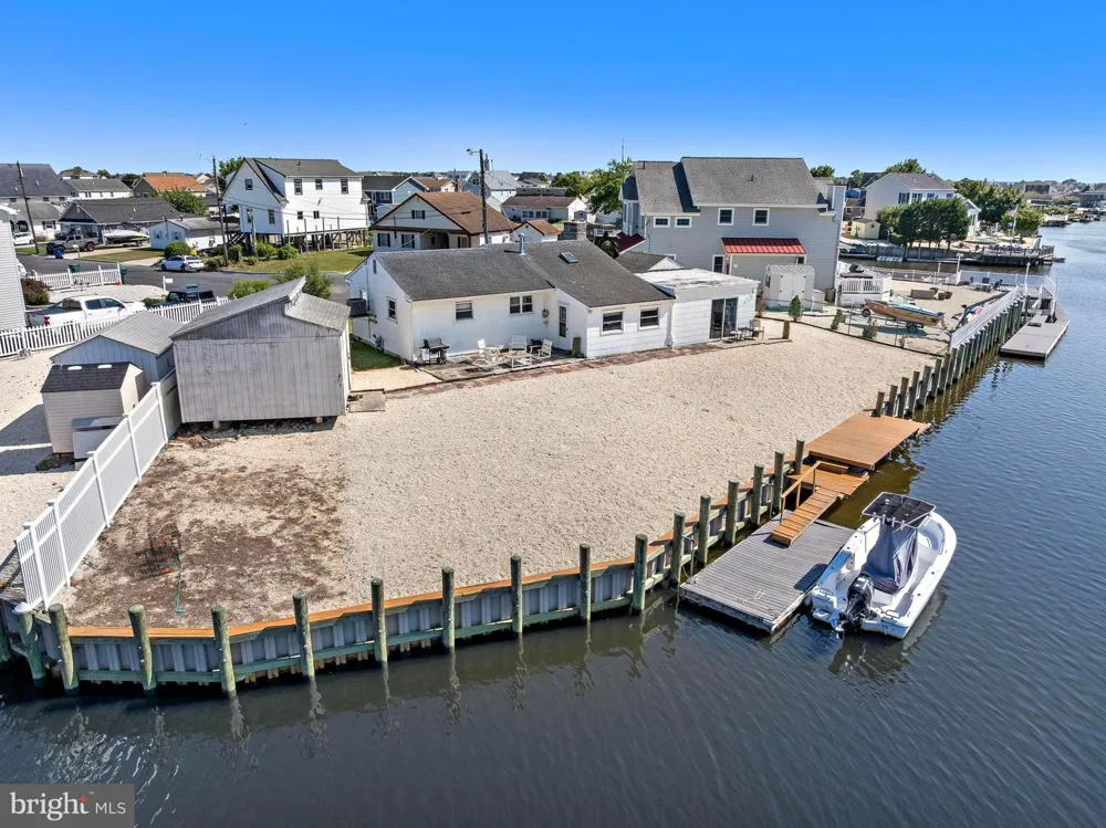 34 LAKE SINGLETON COURT Tuckerton, NJ 08087