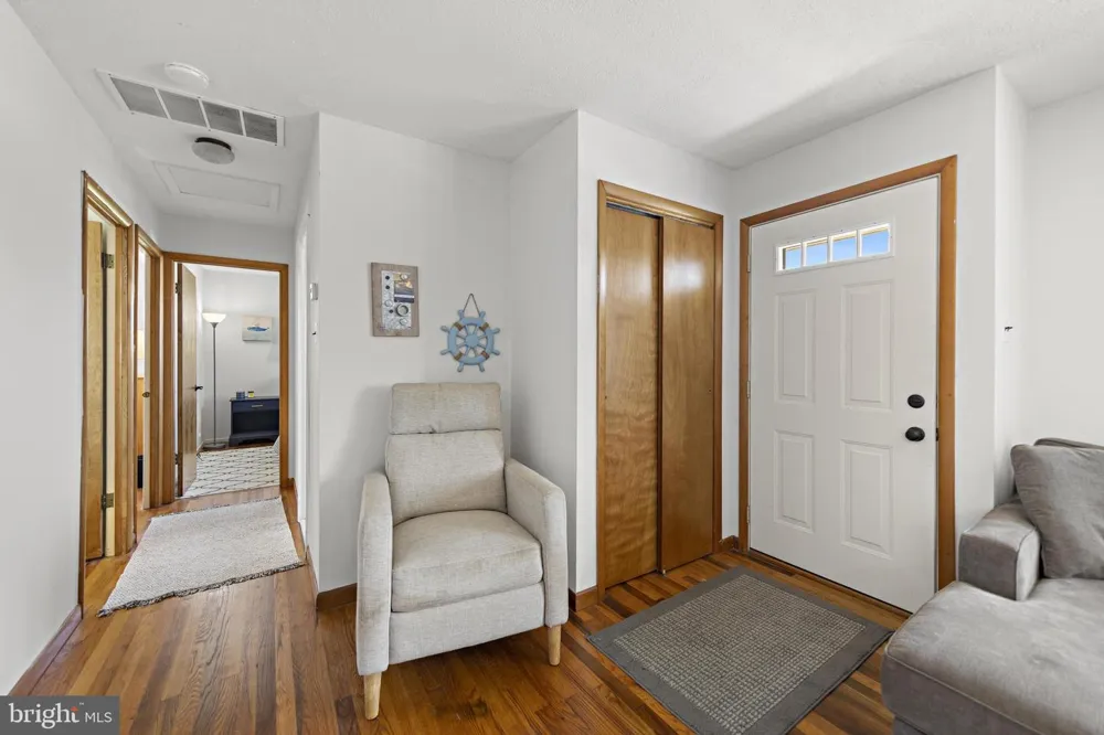 34 LAKE SINGLETON COURT Tuckerton, NJ 08087