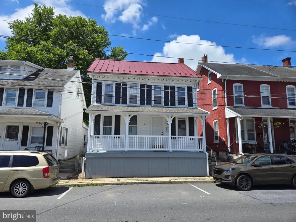 24 S HULL STREET Reading, PA 19608