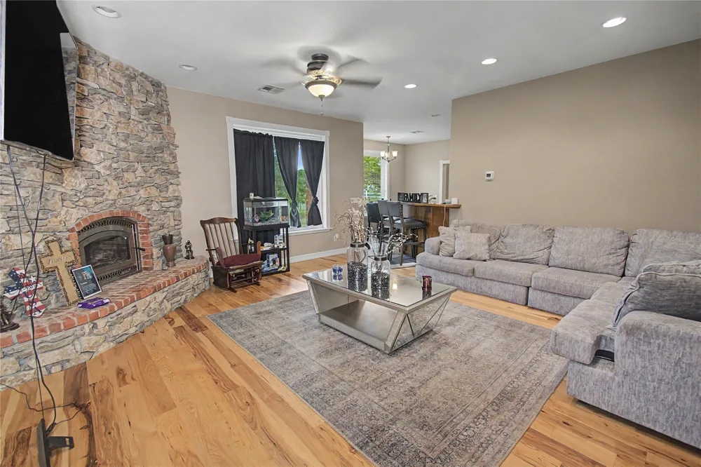 31359 S 200 ROAD Henryetta, OK 74437