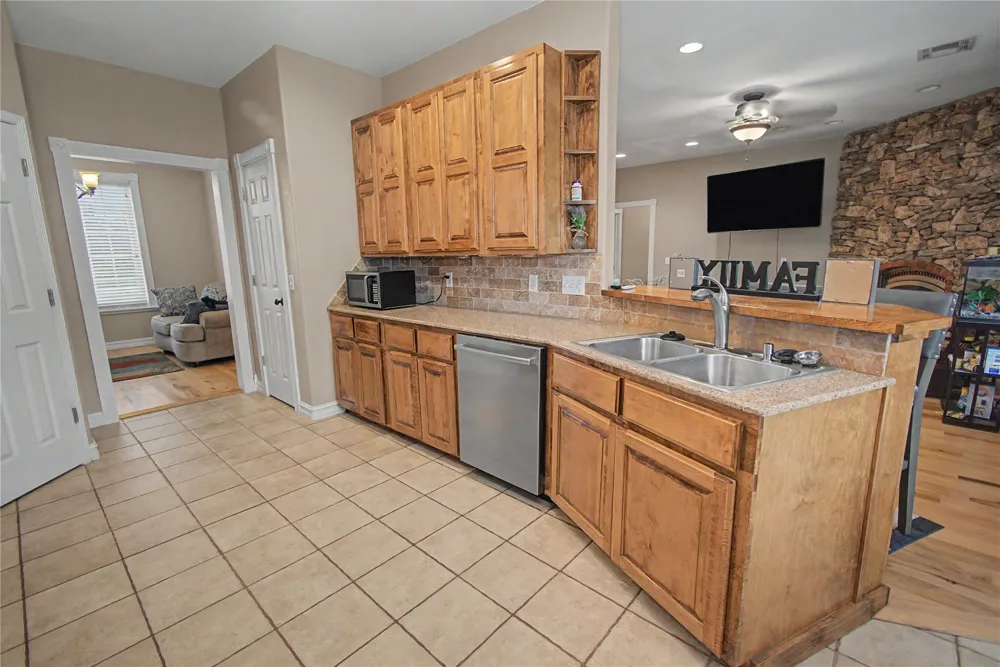 31359 S 200 ROAD Henryetta, OK 74437