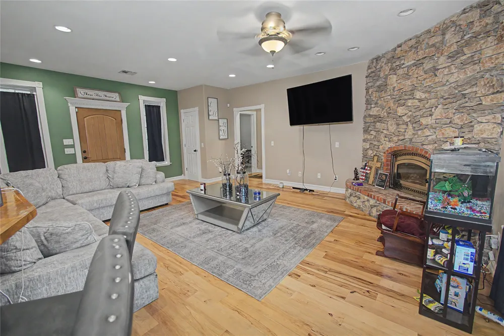 31359 S 200 ROAD Henryetta, OK 74437