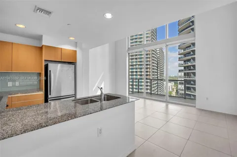1050 Brickell Ave #2418