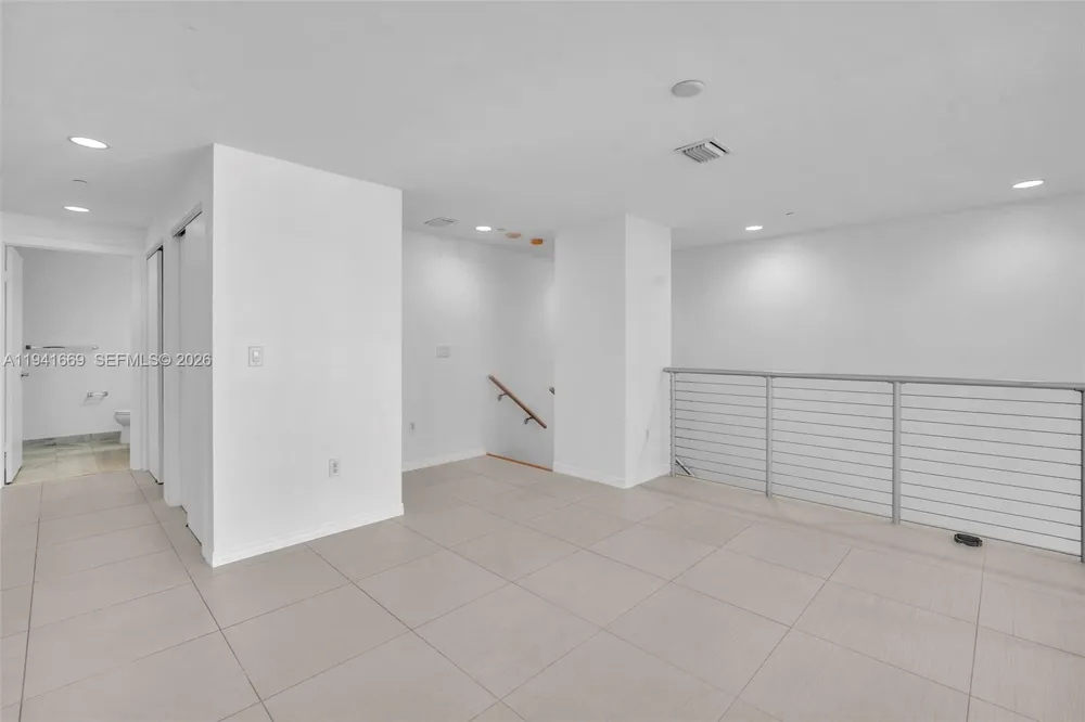 1050 Brickell Ave #2418 Miami, FL 33131