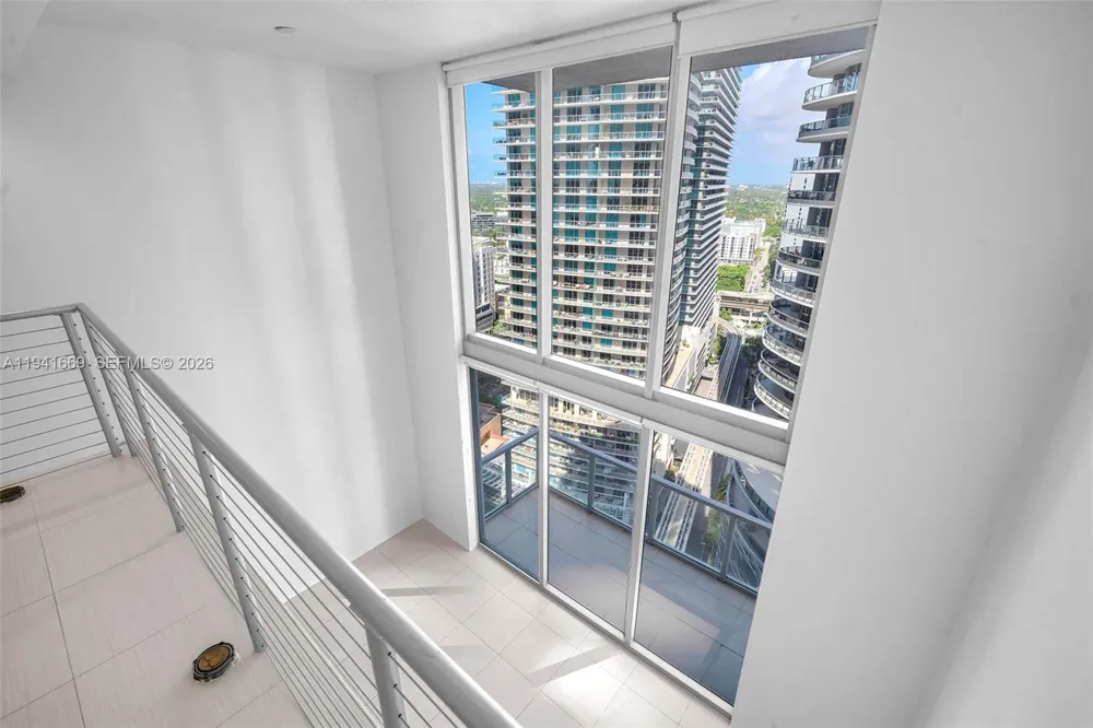 1050 Brickell Ave #2418 Miami, FL 33131