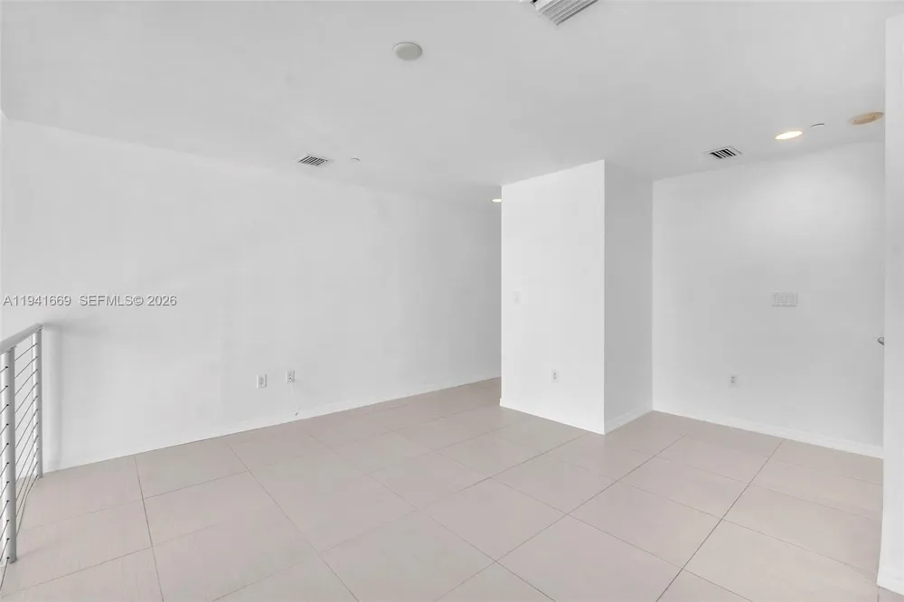 1050 Brickell Ave #2418 Miami, FL 33131